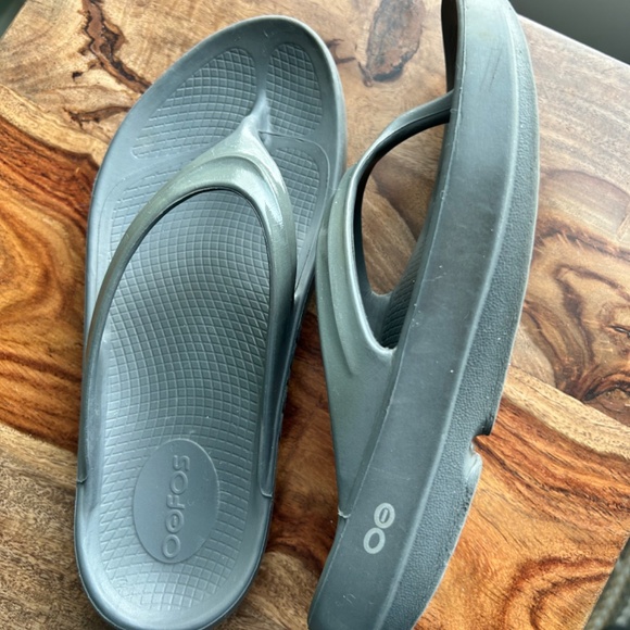 OOfos flip flops, size 8 (EU 39) - Picture 5 of 8